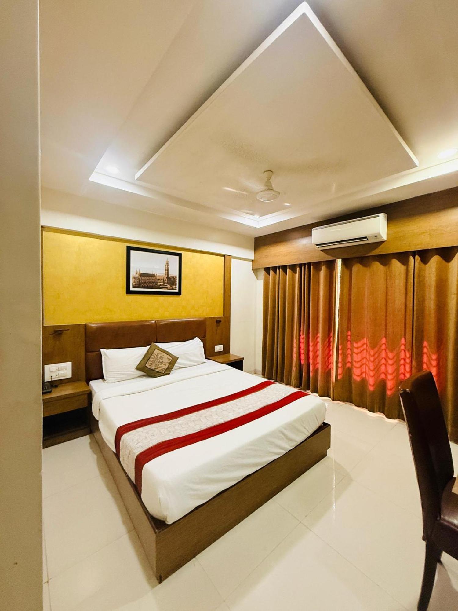Hotel Crystal Luxury Inn- Bandra Mumbai Exterior photo