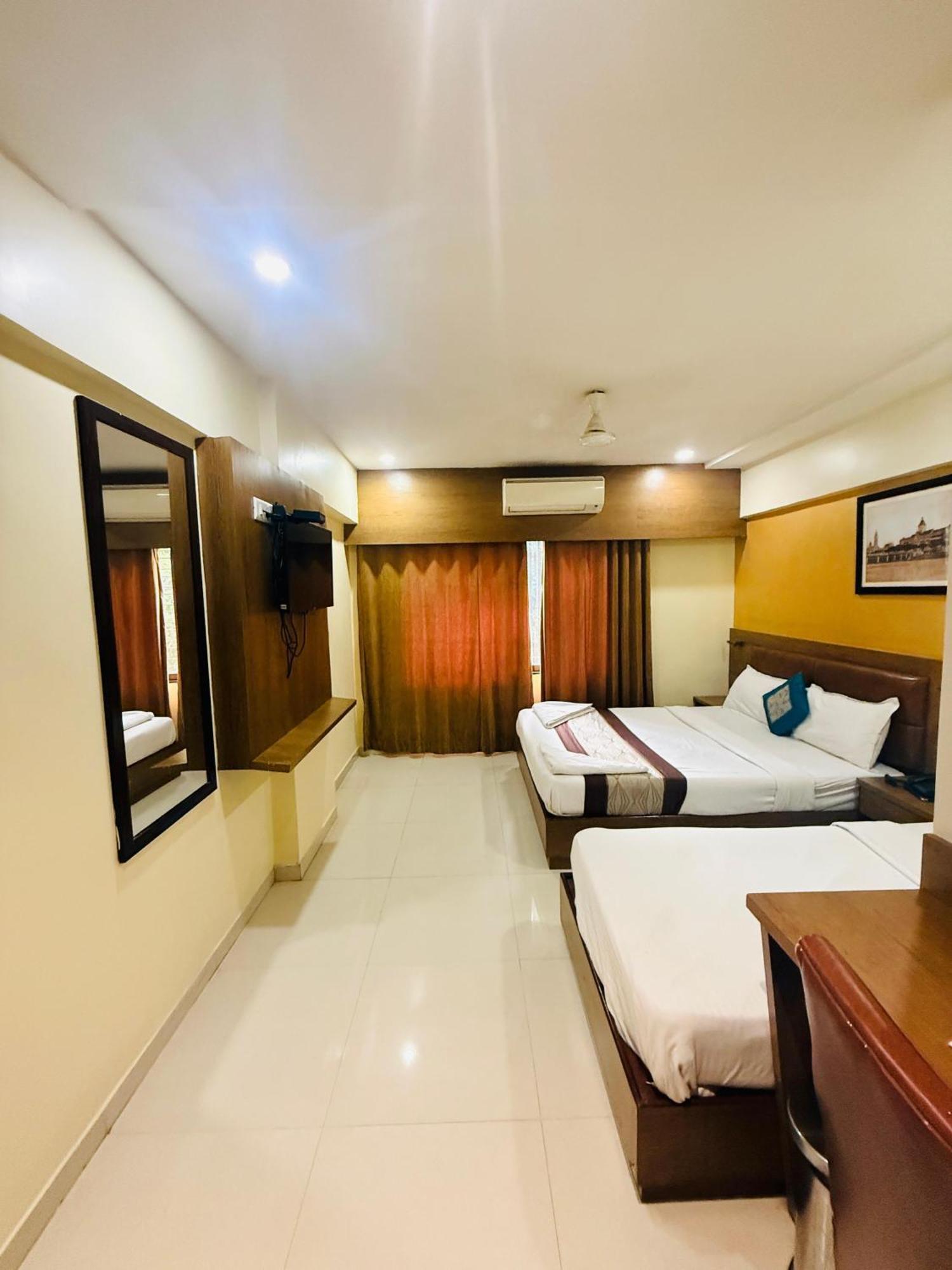 Hotel Crystal Luxury Inn- Bandra Mumbai Exterior photo