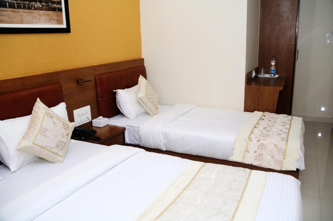 Hotel Crystal Luxury Inn- Bandra Mumbai Exterior photo